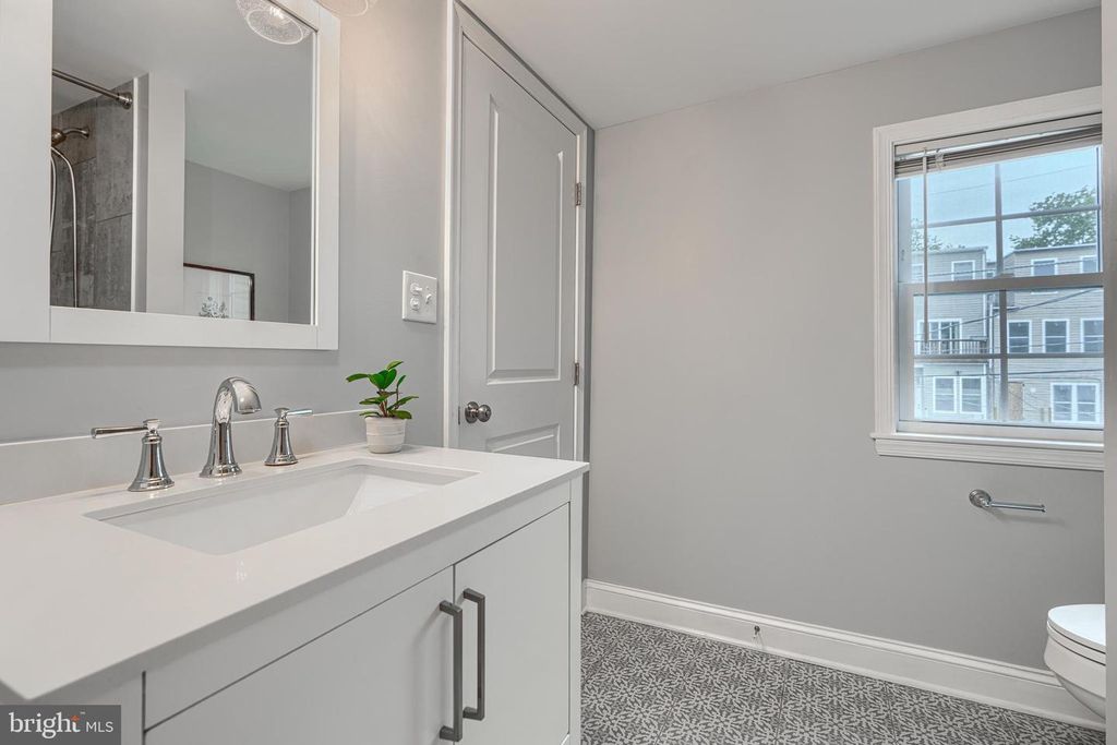 Image 23 of property listing at 3540 ROLAND AVE, Baltimore, MD 21211