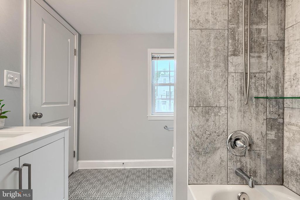 Image 24 of property listing at 3540 ROLAND AVE, Baltimore, MD 21211