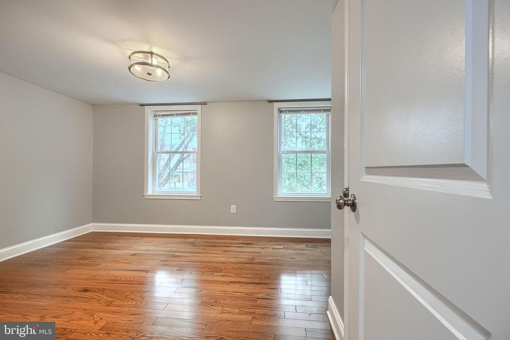 Image 26 of property listing at 3540 ROLAND AVE, Baltimore, MD 21211