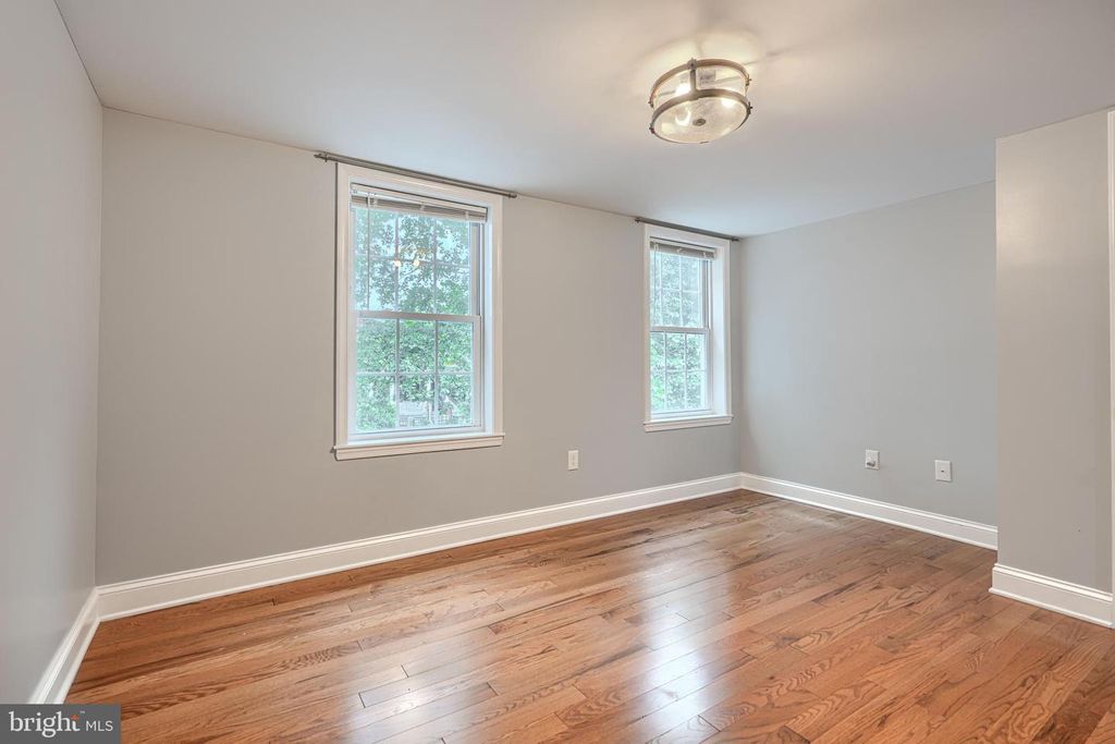Image 27 of property listing at 3540 ROLAND AVE, Baltimore, MD 21211