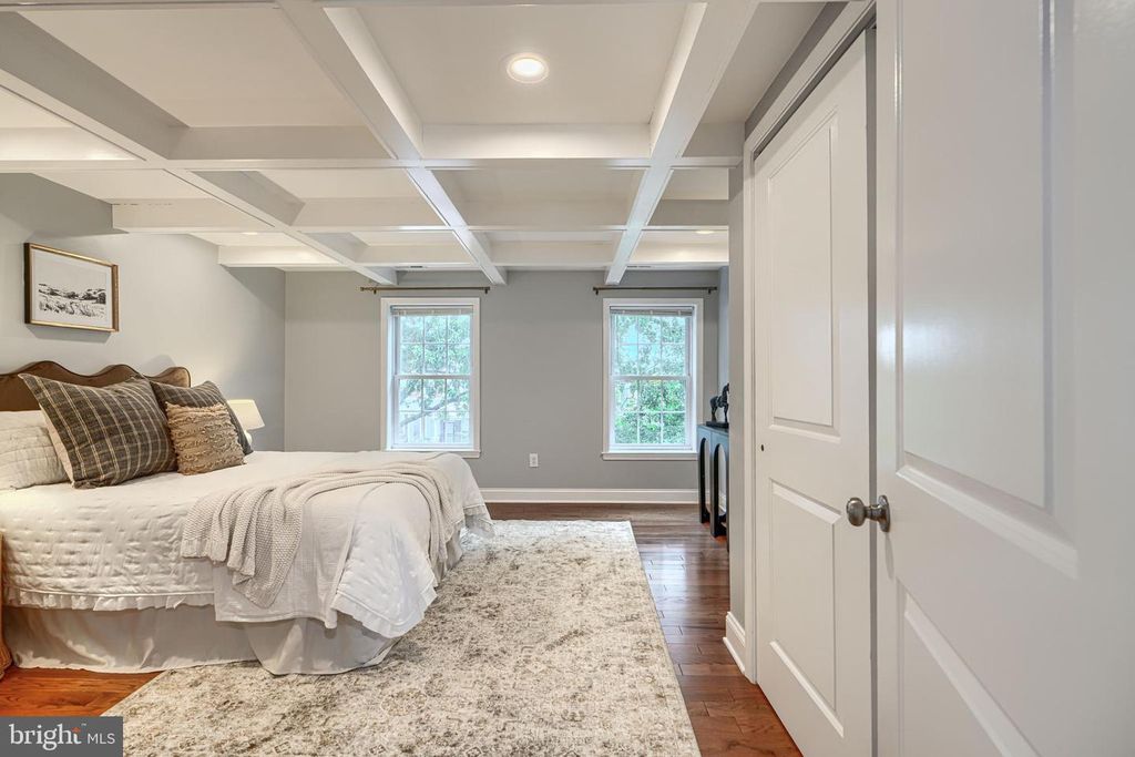 Image 33 of property listing at 3540 ROLAND AVE, Baltimore, MD 21211