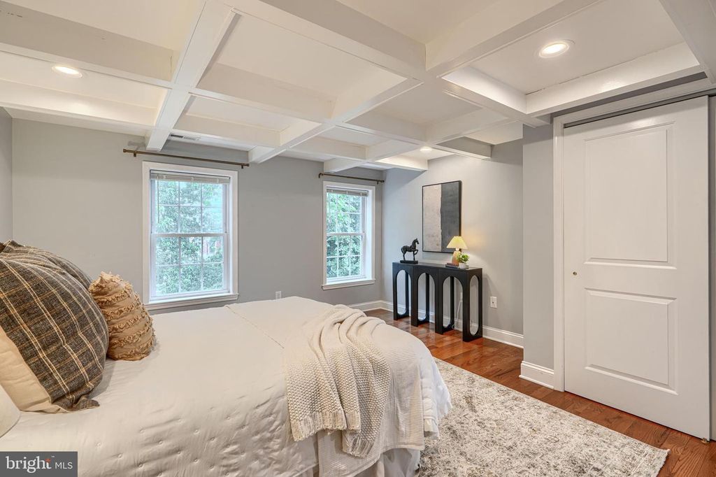 Image 34 of property listing at 3540 ROLAND AVE, Baltimore, MD 21211