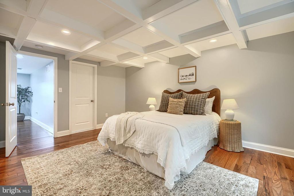 Image 36 of property listing at 3540 ROLAND AVE, Baltimore, MD 21211