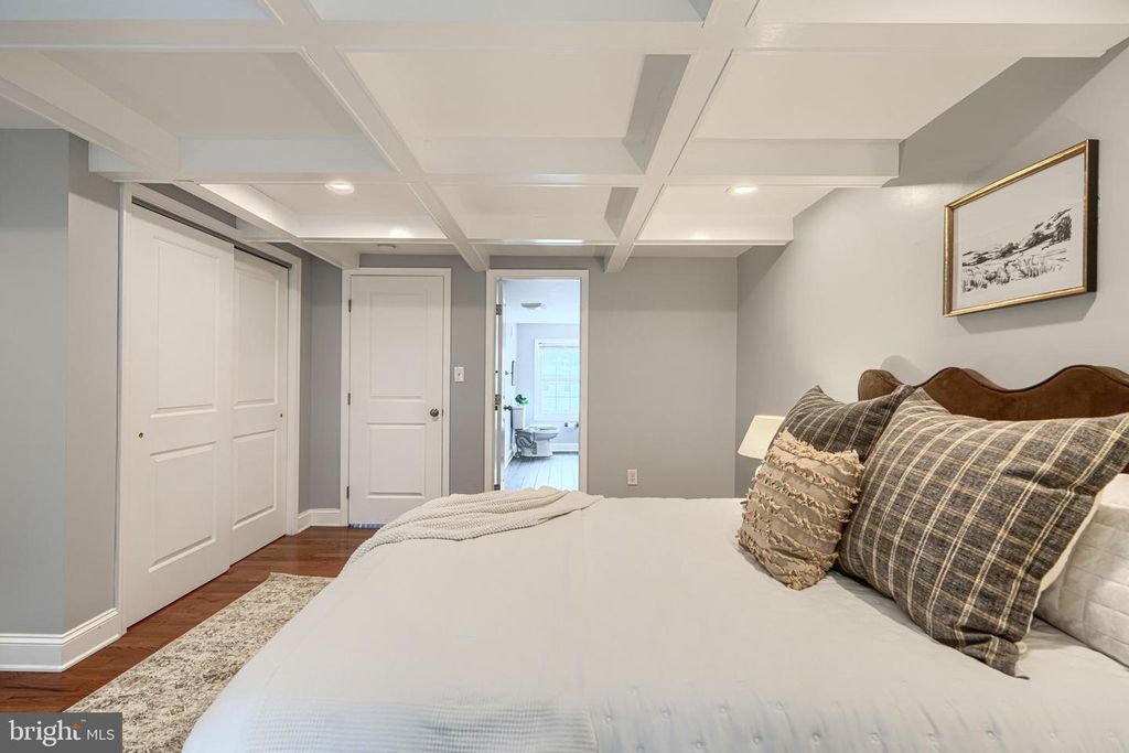 Image 37 of property listing at 3540 ROLAND AVE, Baltimore, MD 21211