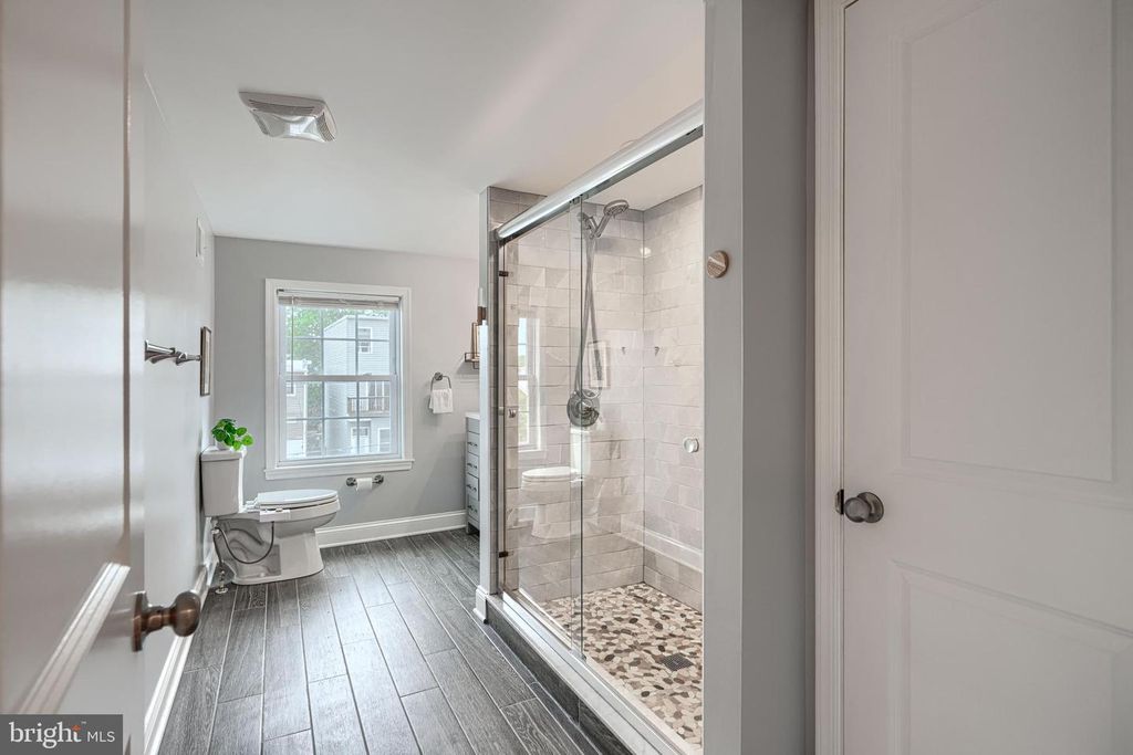 Image 38 of property listing at 3540 ROLAND AVE, Baltimore, MD 21211