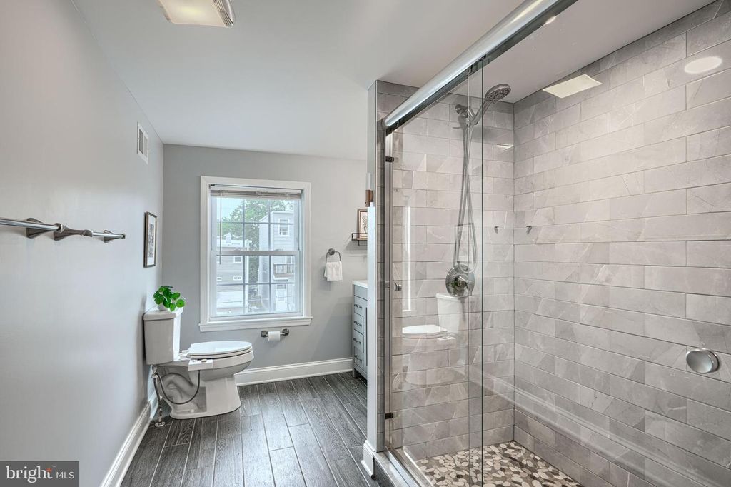 Image 39 of property listing at 3540 ROLAND AVE, Baltimore, MD 21211