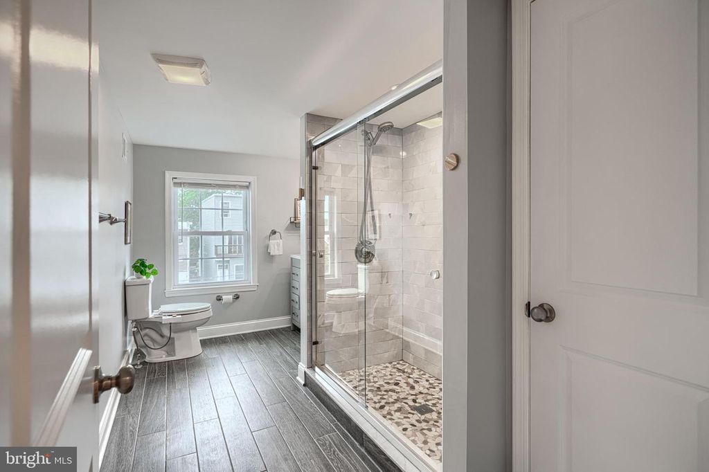 Image 40 of property listing at 3540 ROLAND AVE, Baltimore, MD 21211