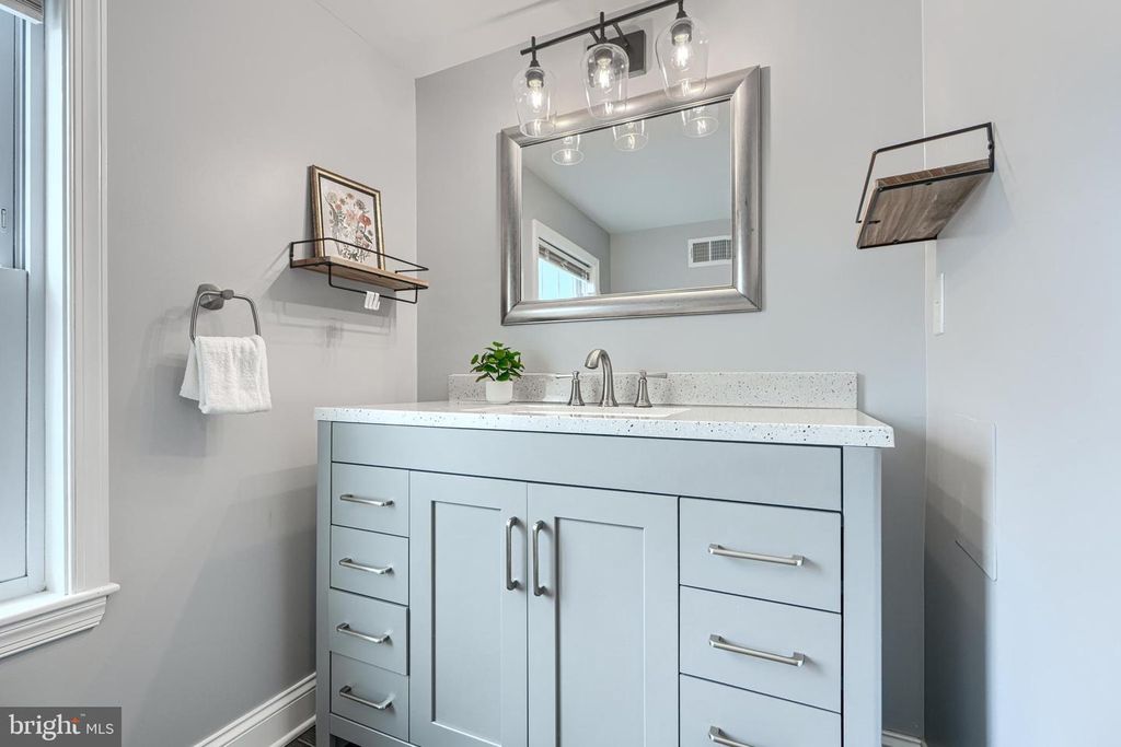 Image 41 of property listing at 3540 ROLAND AVE, Baltimore, MD 21211