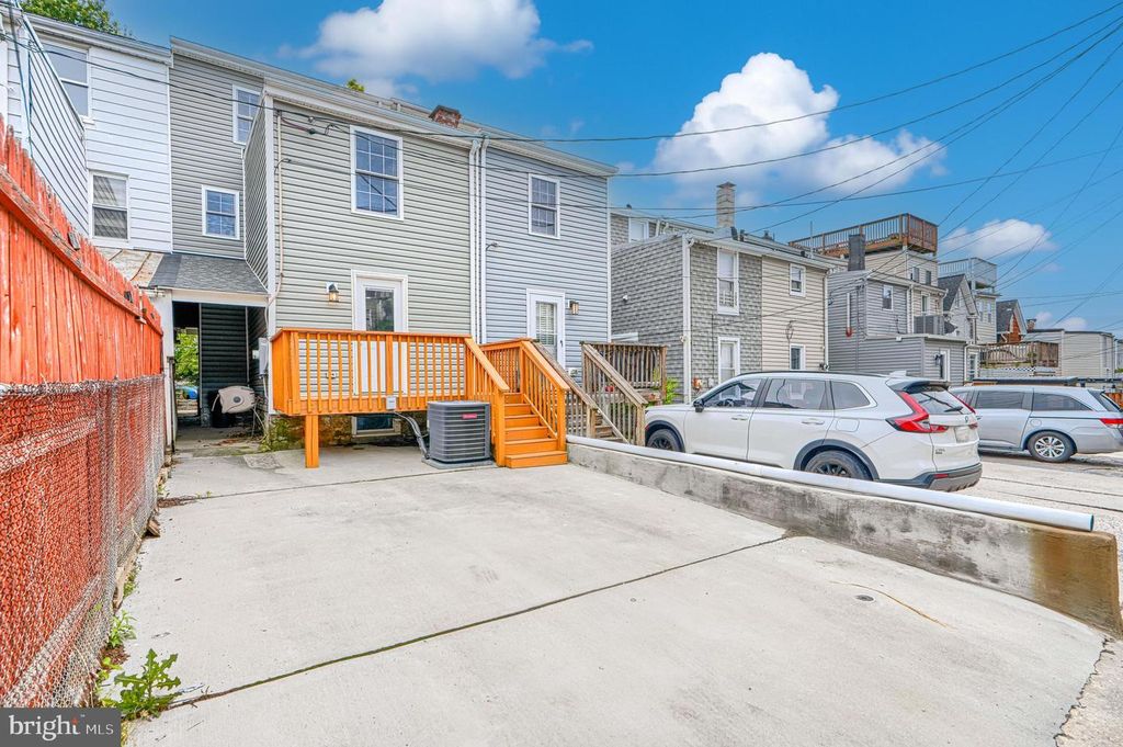 Image 44 of property listing at 3540 ROLAND AVE, Baltimore, MD 21211