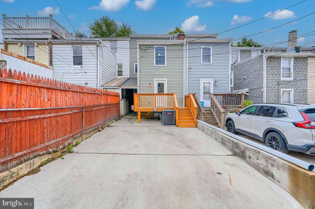 Image 45 of property listing at 3540 ROLAND AVE, Baltimore, MD 21211