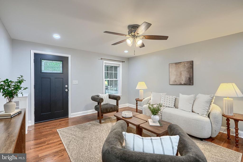 Image 7 of property listing at 3540 ROLAND AVE, Baltimore, MD 21211