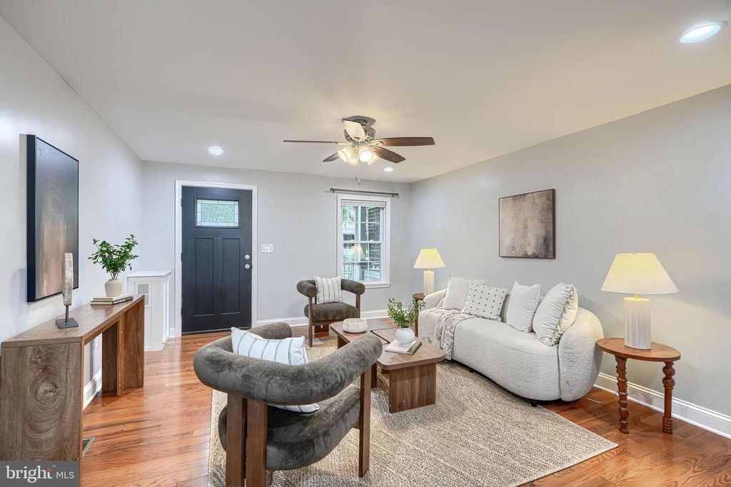 Image 8 of property listing at 3540 ROLAND AVE, Baltimore, MD 21211