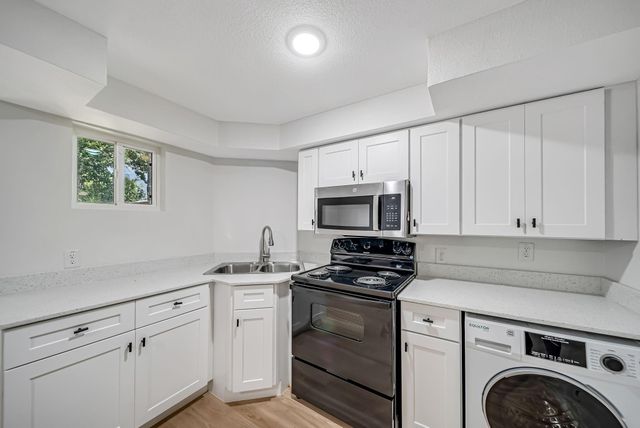 411 Avenue A 12, La Marque, TX 77568
