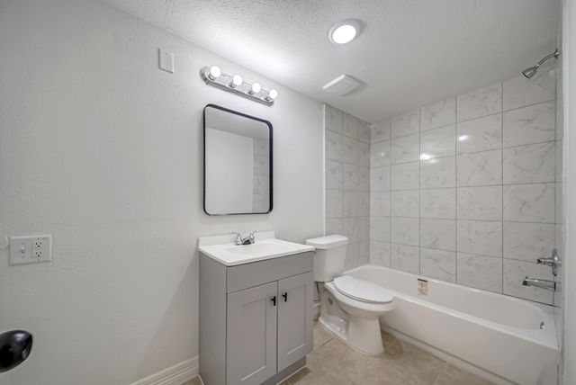 411 Avenue A 12, La Marque, TX 77568