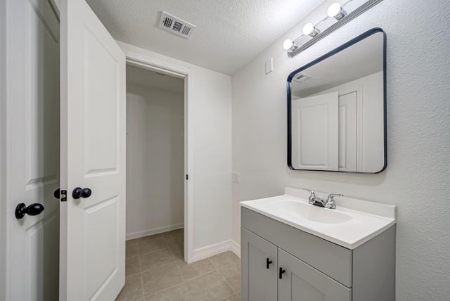 411 Avenue A 12, La Marque, TX 77568