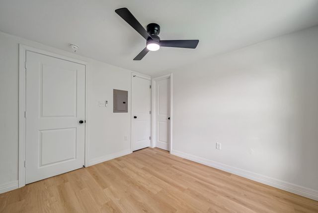 411 Avenue A 12, La Marque, TX 77568