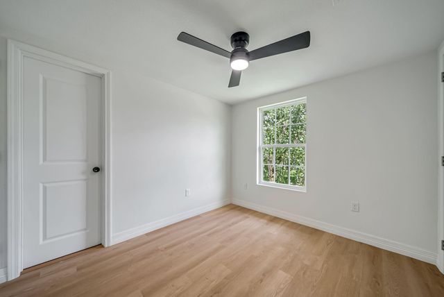 411 Avenue A 12, La Marque, TX 77568