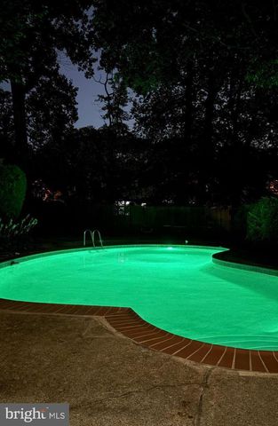 13515 SLOAN ST, Rockville, MD 20853