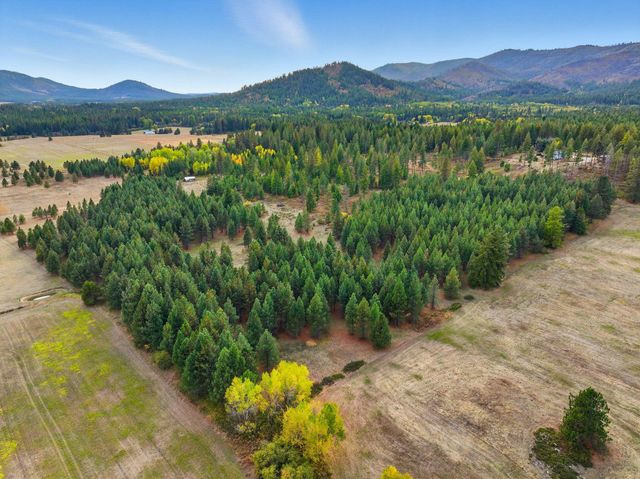 4710 B Price Rd, Clayton, WA 99110