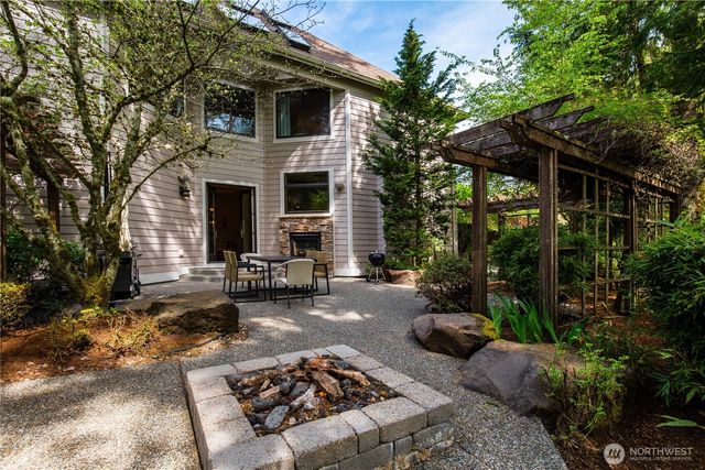 1408 29th Court NE, Issaquah, WA 98029