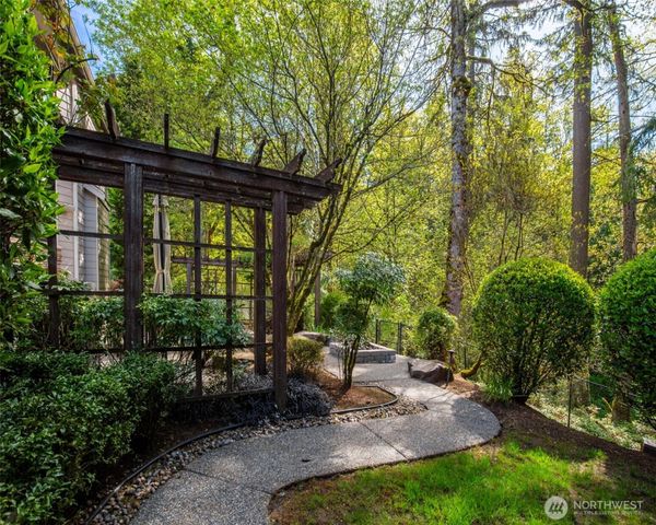 1408 29th Court NE, Issaquah, WA 98029