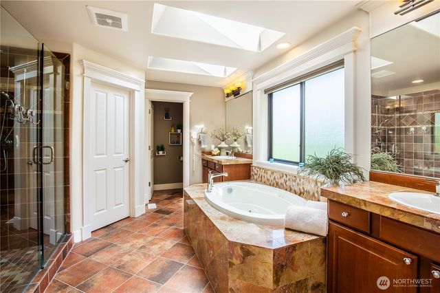 1408 29th Court NE, Issaquah, WA 98029