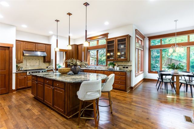 1408 29th Court NE, Issaquah, WA 98029