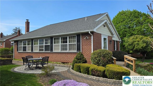 142 East North Street, Nazareth Boro, PA 18064
