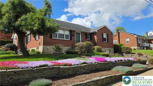 142 East North Street, Nazareth Boro, PA 18064