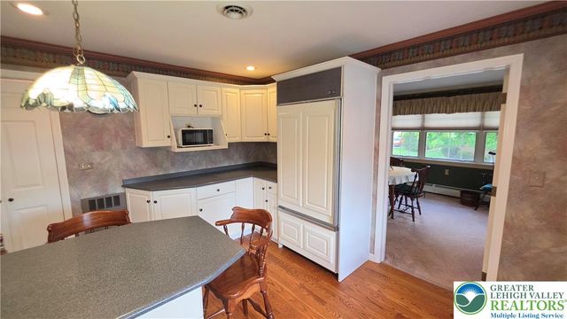 142 East North Street, Nazareth Boro, PA 18064