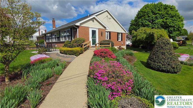 142 East North Street, Nazareth Boro, PA 18064