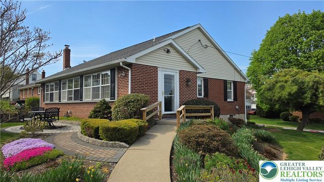 142 East North Street, Nazareth Boro, PA 18064