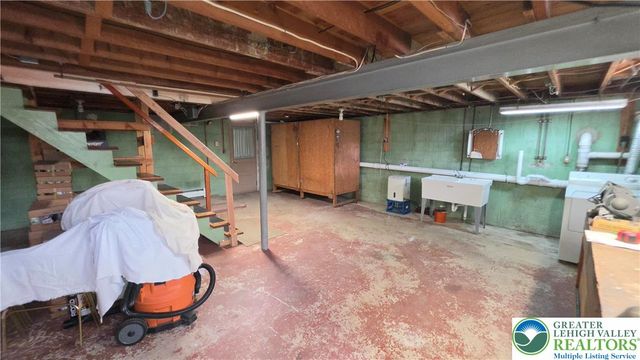 142 East North Street, Nazareth Boro, PA 18064