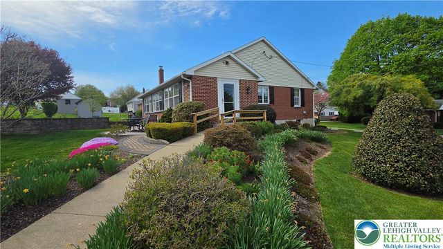 142 East North Street, Nazareth Boro, PA 18064