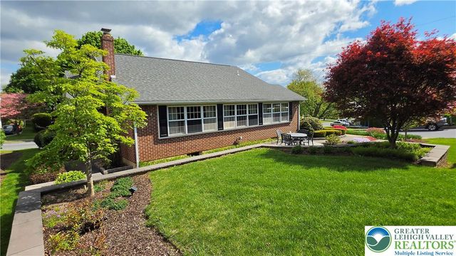 142 East North Street, Nazareth Boro, PA 18064