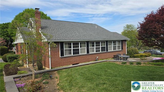 142 East North Street, Nazareth Boro, PA 18064