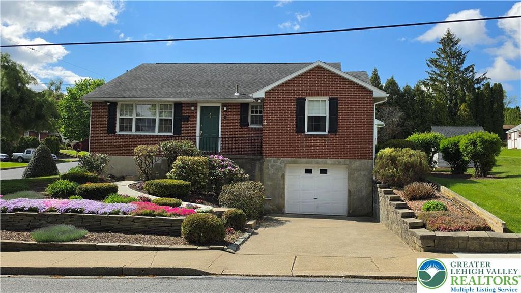 142 East North Street, Nazareth Boro, PA 18064