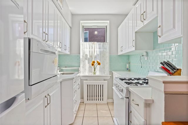 920 Pelhamdale Avenue C1G, Pelham, NY 10803
