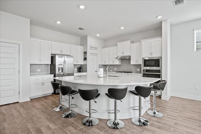 476 Wild Pecan LOOP, Buda, TX 78610