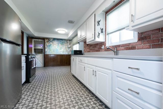 5180 Thornbury Road, Lyndhurst, OH 44124