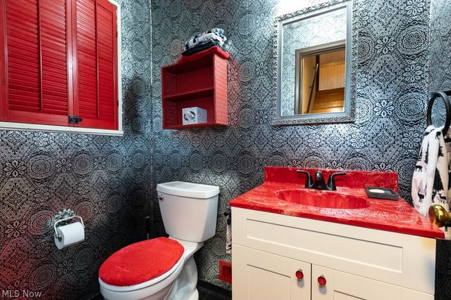 5180 Thornbury Road, Lyndhurst, OH 44124