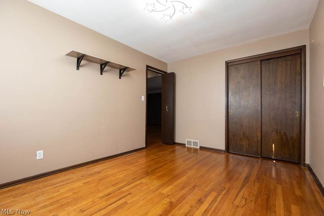 5180 Thornbury Road, Lyndhurst, OH 44124