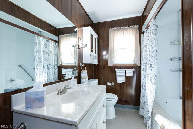 5180 Thornbury Road, Lyndhurst, OH 44124