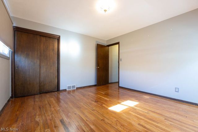 5180 Thornbury Road, Lyndhurst, OH 44124