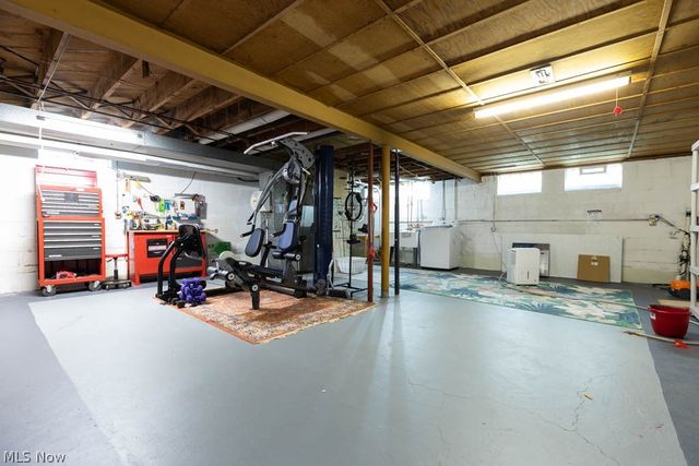 5180 Thornbury Road, Lyndhurst, OH 44124