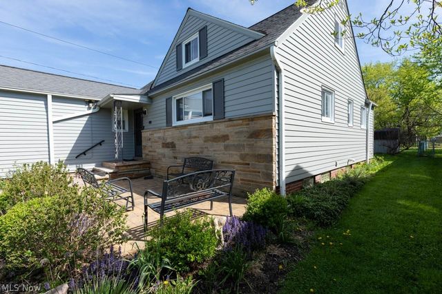 5180 Thornbury Road, Lyndhurst, OH 44124