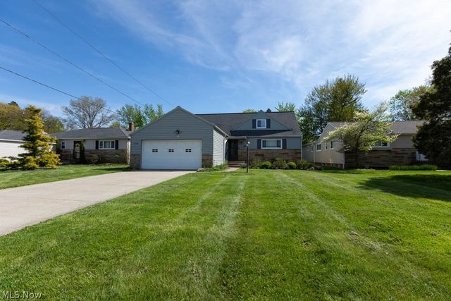 5180 Thornbury Road, Lyndhurst, OH 44124
