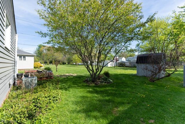 5180 Thornbury Road, Lyndhurst, OH 44124