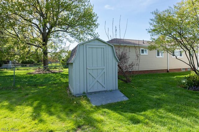 5180 Thornbury Road, Lyndhurst, OH 44124