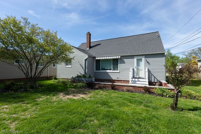 5180 Thornbury Road, Lyndhurst, OH 44124